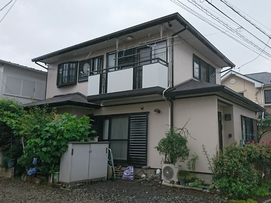 雨漏り箇所を特定した上で塗装しました